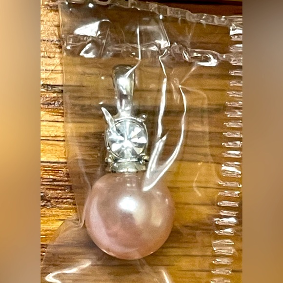 !!NEW!! Avon Daisy-Jane 5 Day Pendant Necklace Set - Picture 5 of 11